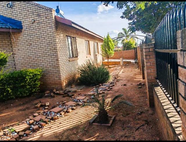 4 BEDROOM PROPERTY TO RENT IN FLORA PARK